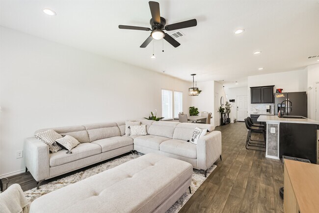 Building Photo - 14793 Hazel Br Dr