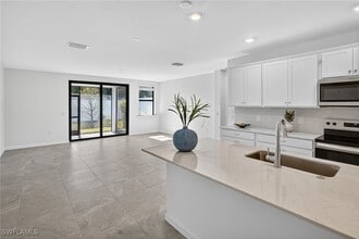 Building Photo - 27823 Solis Grande Dr