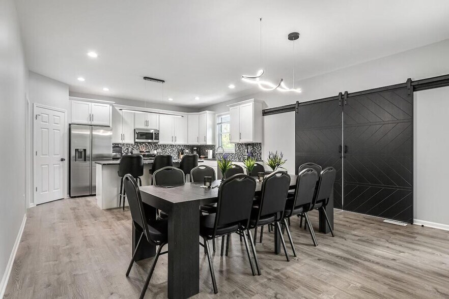 Building Photo - 705 N Garfield St