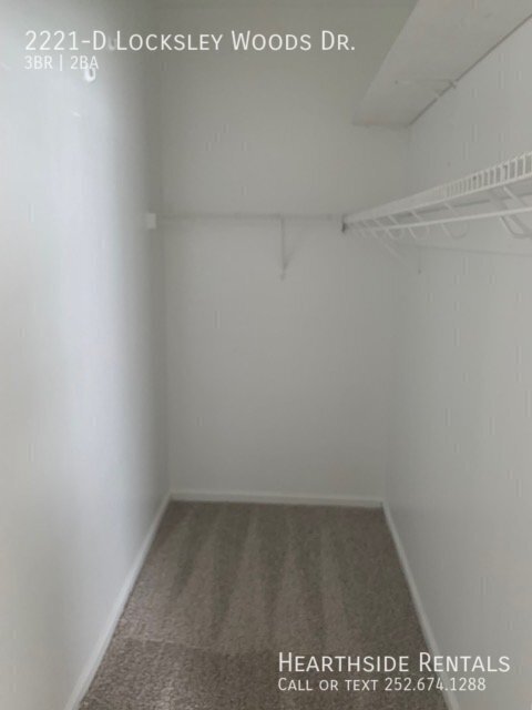 Building Photo - 2221 Locksley Woods Dr