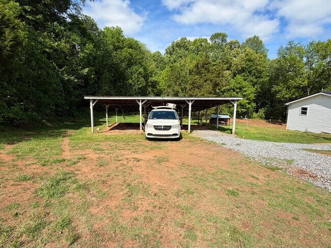 Building Photo - Hamptonville - HWY 901 - 3 Bedroom/ 1 Bathroom