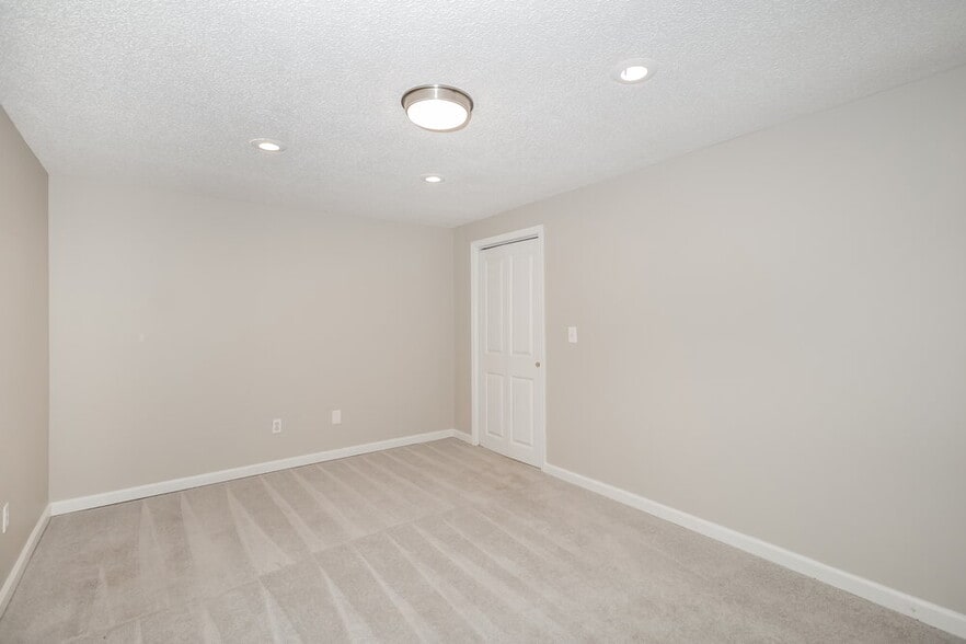 Building Photo - 254 Hillandale Dr