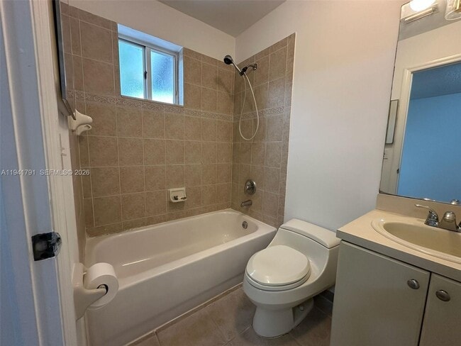 Building Photo - 2311 SE 24th Ct