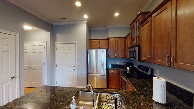 Building Photo - 252 Stetson St