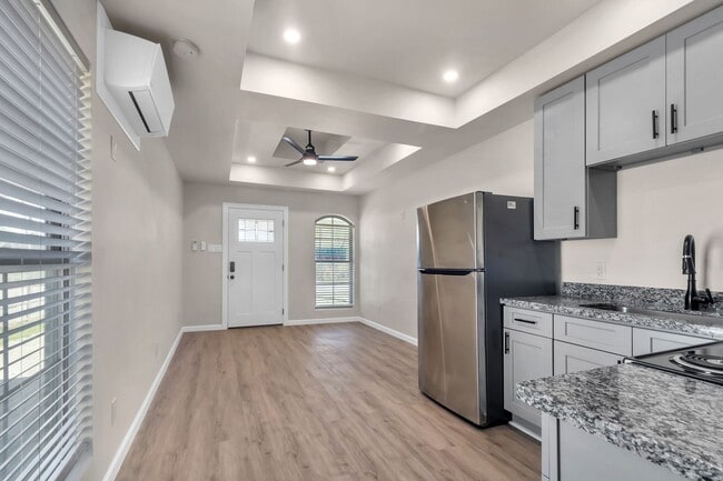 Building Photo - Newly Remodeled Units!