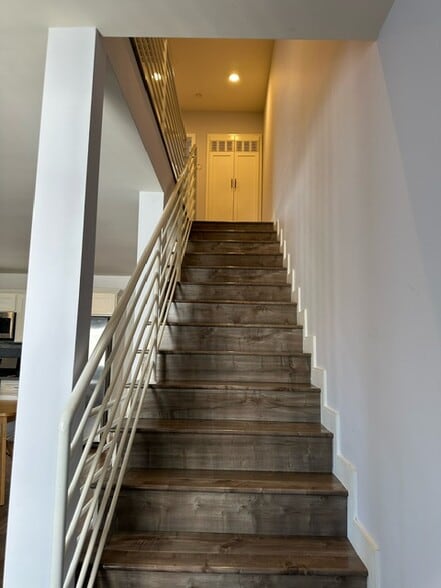 Building Photo - 2614 Chariton St