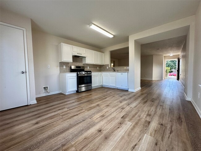 Building Photo - 20515 Hillsdale Park Dr