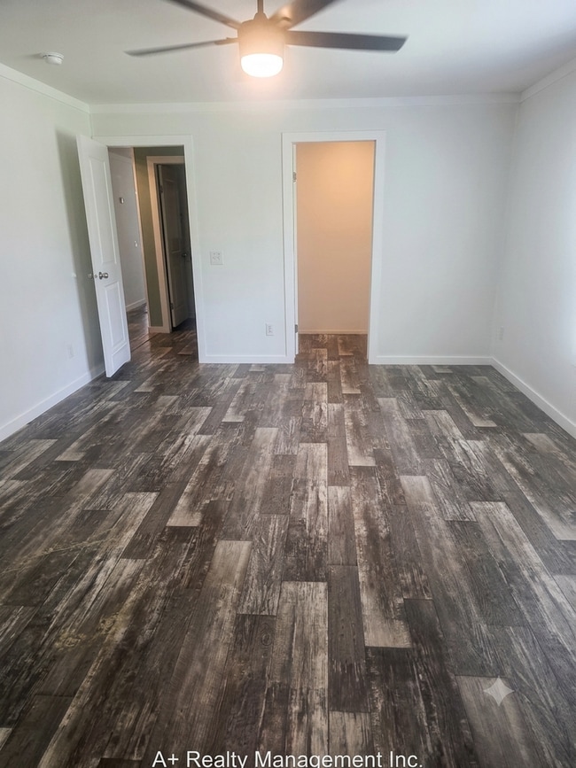 Building Photo - Adorable 3 bedroom 2 bathroom