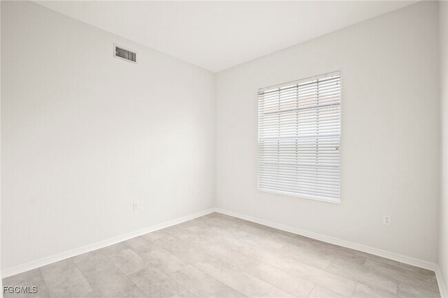 Building Photo - 9220 Belleza Way