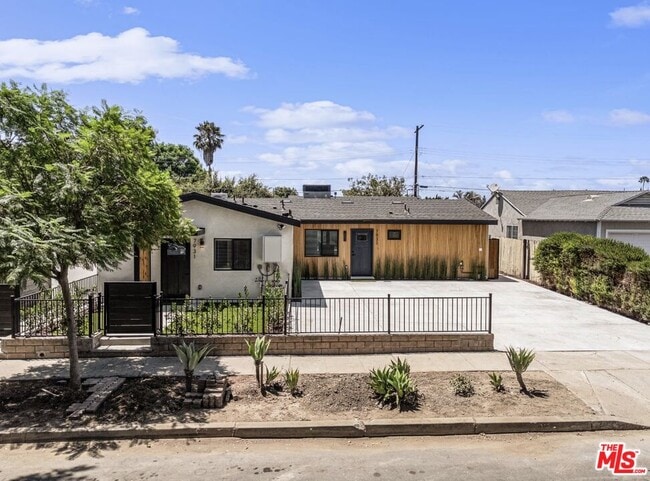 Building Photo - 7931 Zelzah Ave