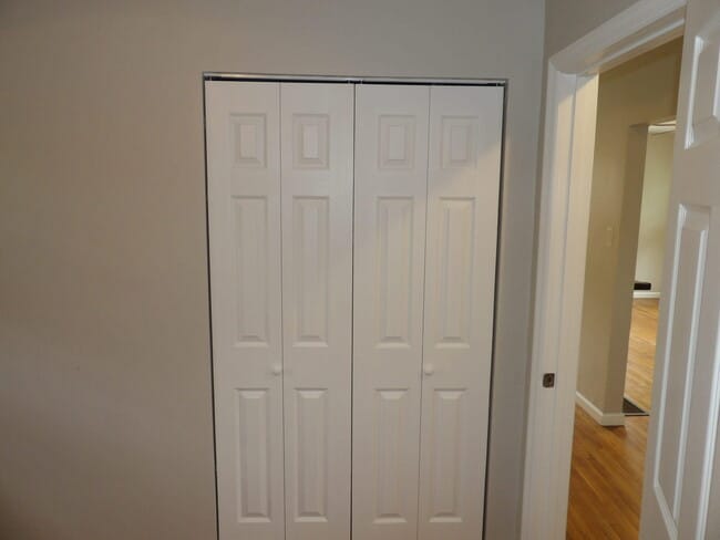 Building Photo - 286 Zandale Dr