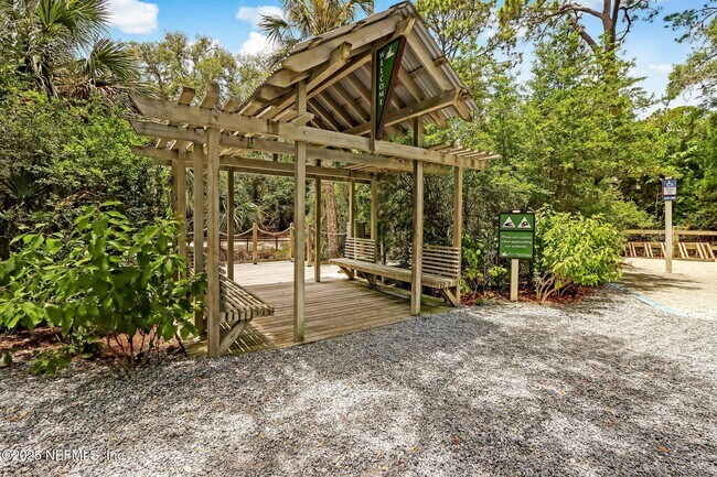 Building Photo - 426 Beachside Pl