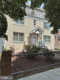 Building Photo - 1626 R St SE