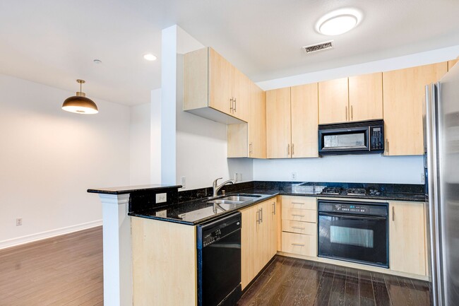 Building Photo - Spacious 2-Bedroom Condo in the Heart of E...