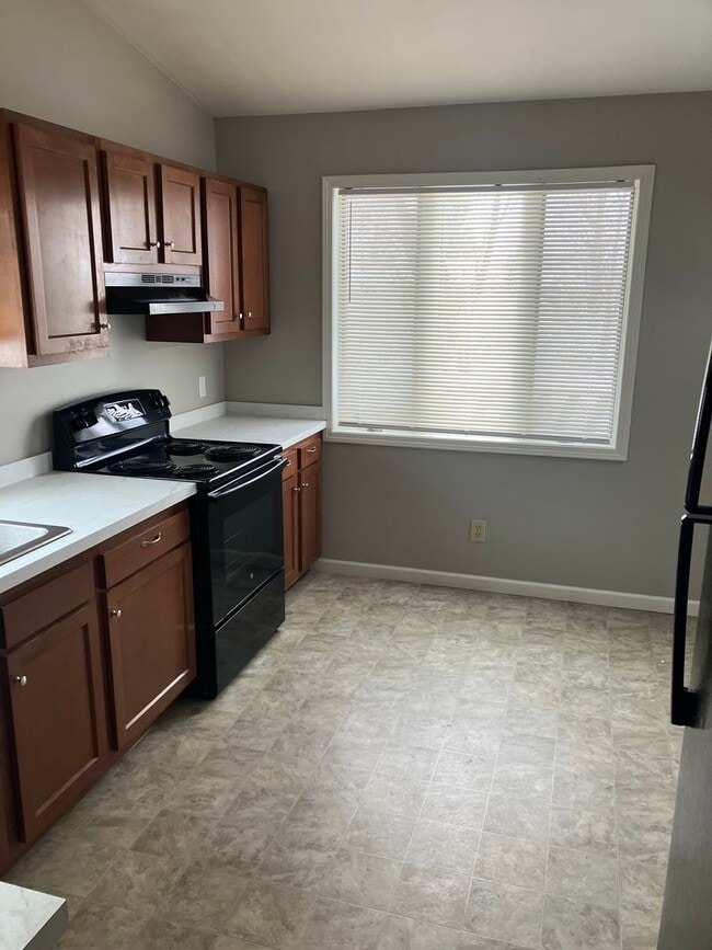 Building Photo - Spacious Mattydale 4 bed 1.5 bath home