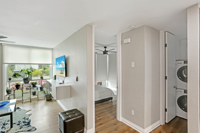 Building Photo - 3050 Rue D’Orleans