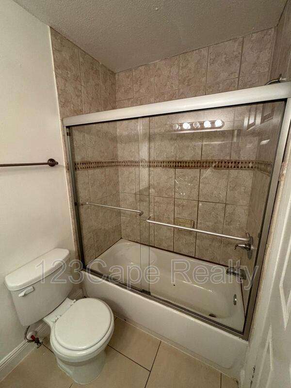 Building Photo - 2915 Winkler Ave