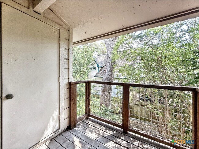 Building Photo - 421 W San Antonio St