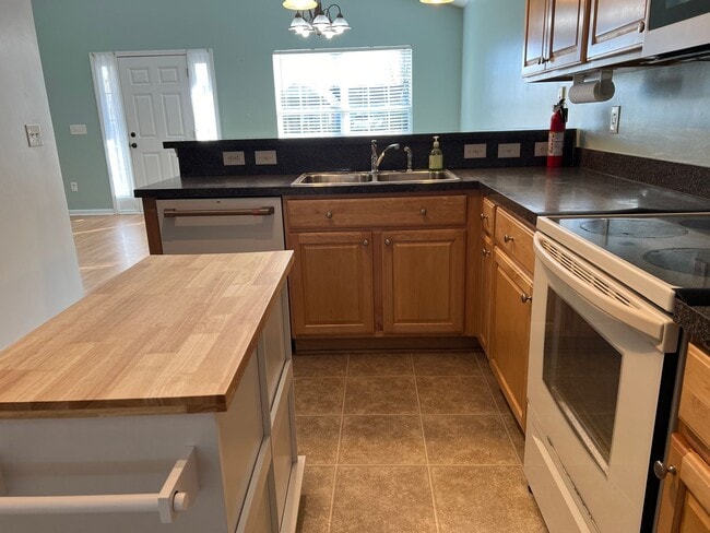 Building Photo - St. James School Area! Pet-friendly, 3 Bedroom, 2 Bath Home with Fenced Yard!