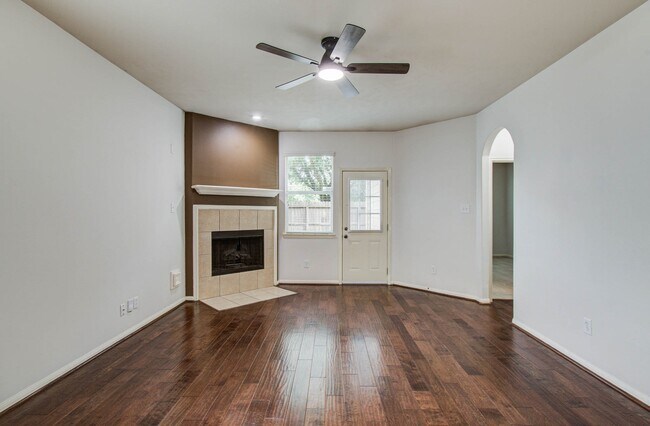 Building Photo - 14543 Bergenia Dr