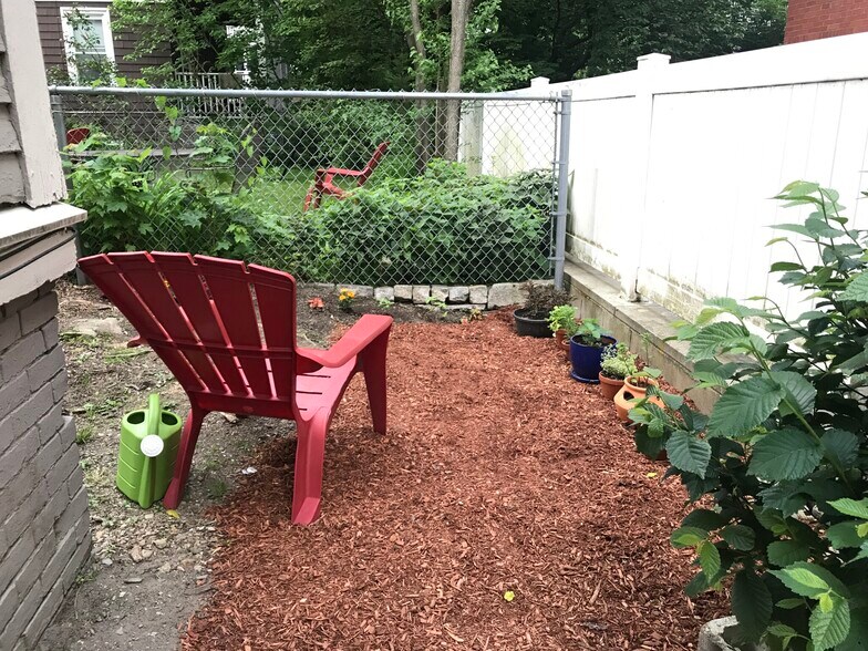 Building Photo - 68 Beacon St