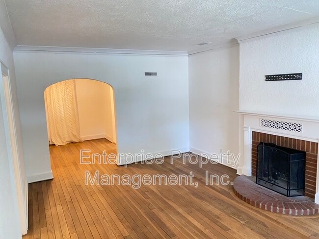 Building Photo - 451 S Reese St