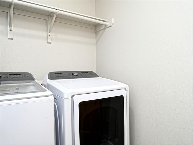 Building Photo - 2413 Crazyhorse Pass