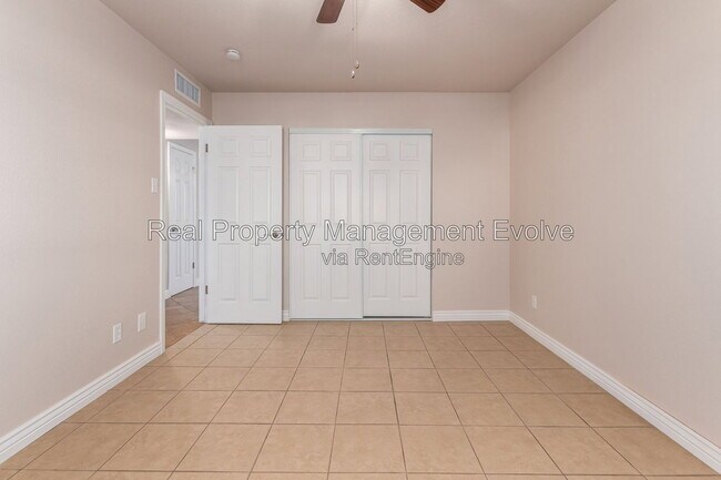 Building Photo - 5438 S 46th Pl