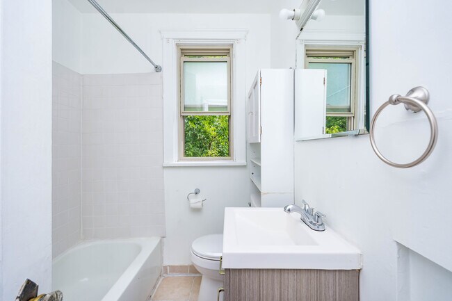 Building Photo - 161 Morrison Dr