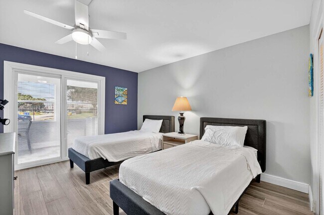 Building Photo - 360 Flanders Dr