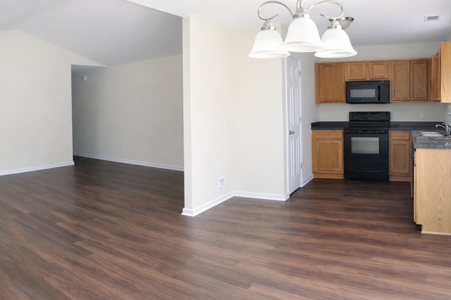 Building Photo - 44 Roseberry Cir