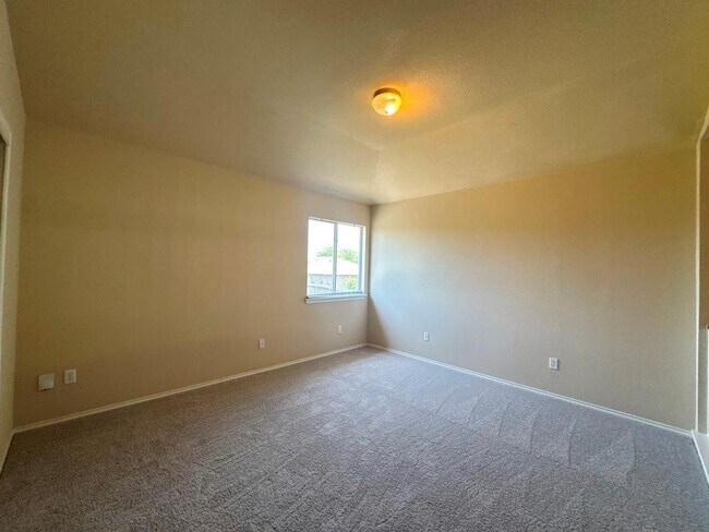 Building Photo - 1005 Gentry Dr