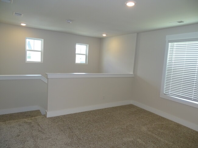 Building Photo - 146 Bromes Wy
