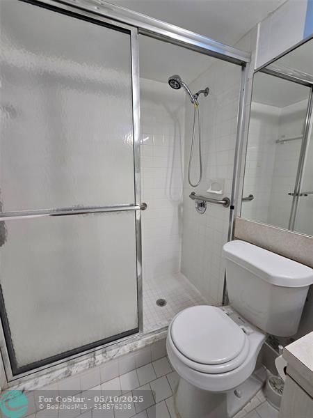 Building Photo - 3027 Swansea Crescent