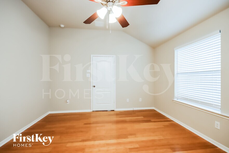 Building Photo - 31223 Rainwood Park Ln