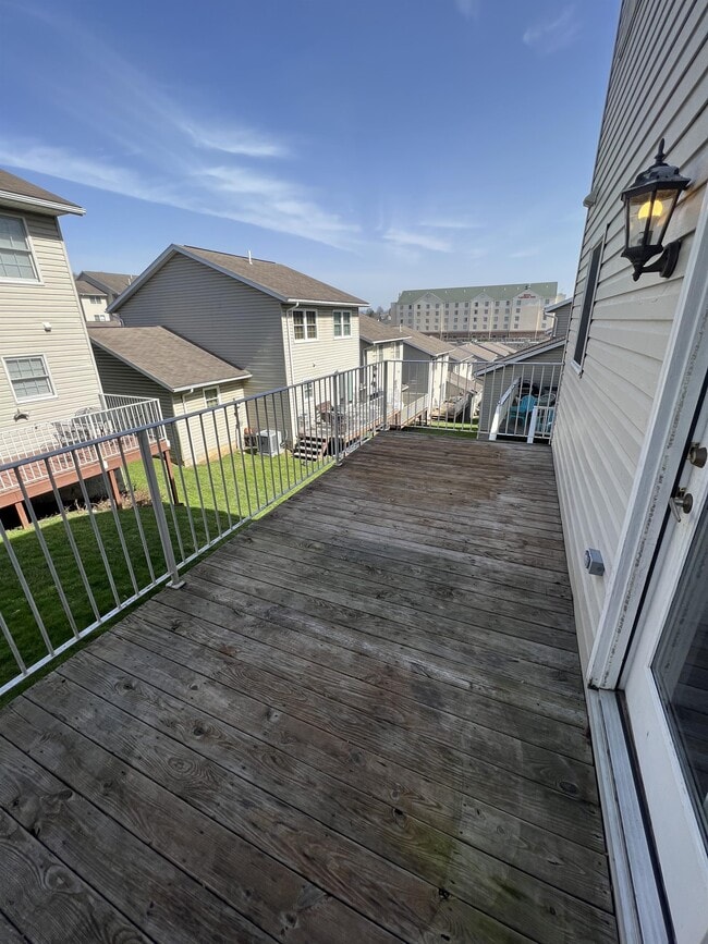 Building Photo - 152 Meadow Ridge Dr