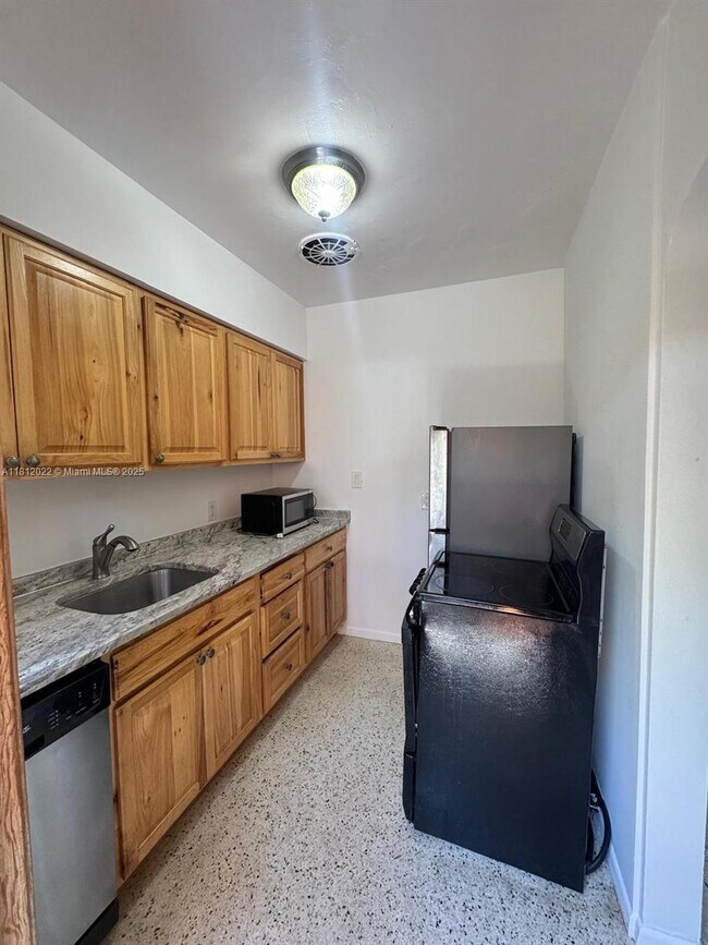 Building Photo - 1818 Middle River Dr