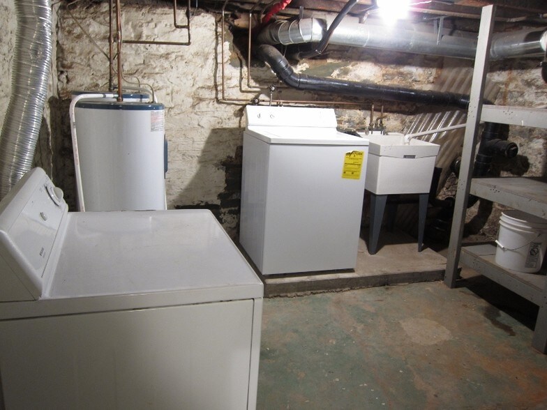 Private Laundry - 1016 Bingham St