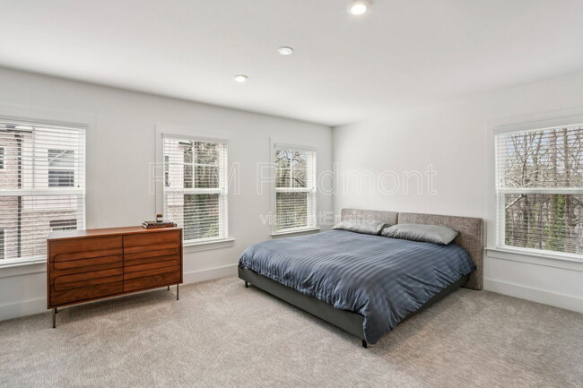 Building Photo - 3371 Macaiva Aly