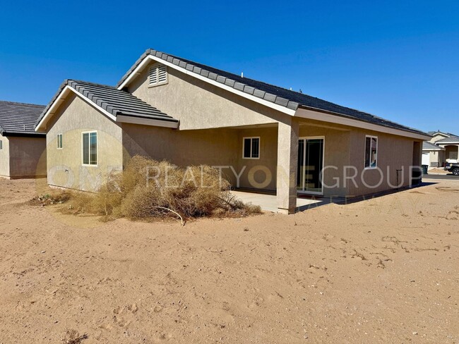 Building Photo - Three Bedroom Home - Casa de 3 Recamaras