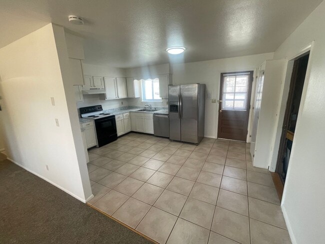 Building Photo - Three Bedroom Bayfield House with Large Fe...