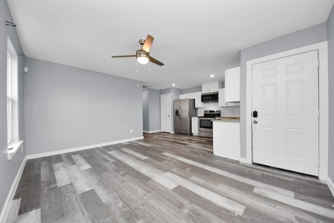 Building Photo - 618 Maple Way