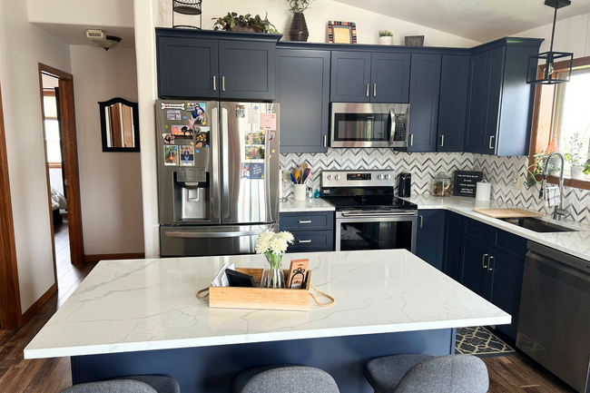 Building Photo - Spacious & Stylish Home in a Prime Location!