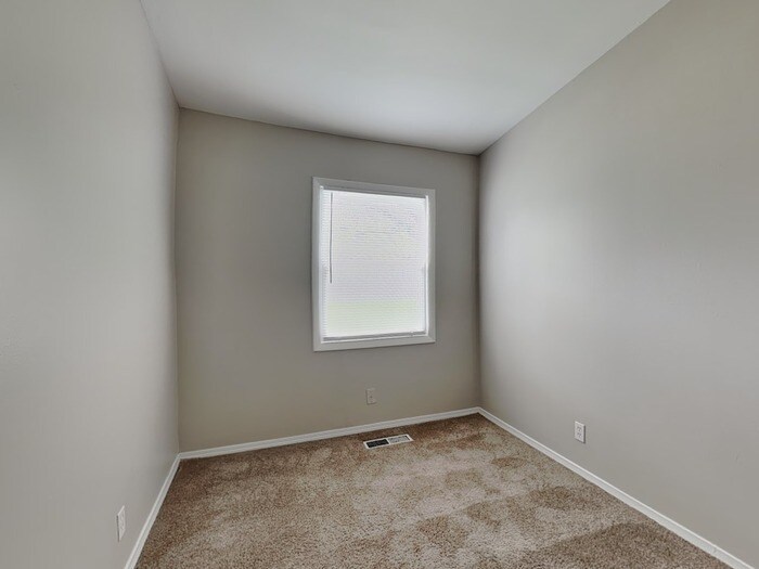 Building Photo - 120 Brookside Dr