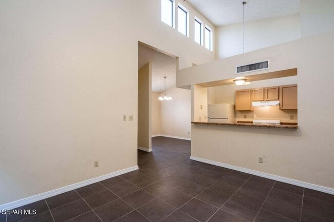 Building Photo - 1555 Common Dr