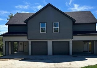 Building Photo - 1700 E Powell Ave