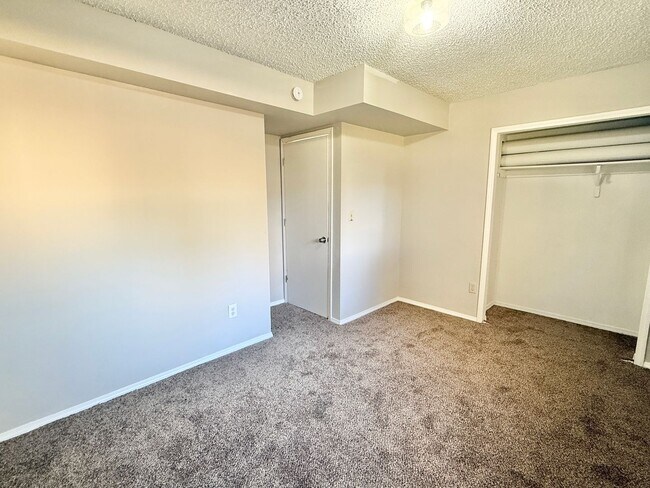 Building Photo - 603 W Routt Ave