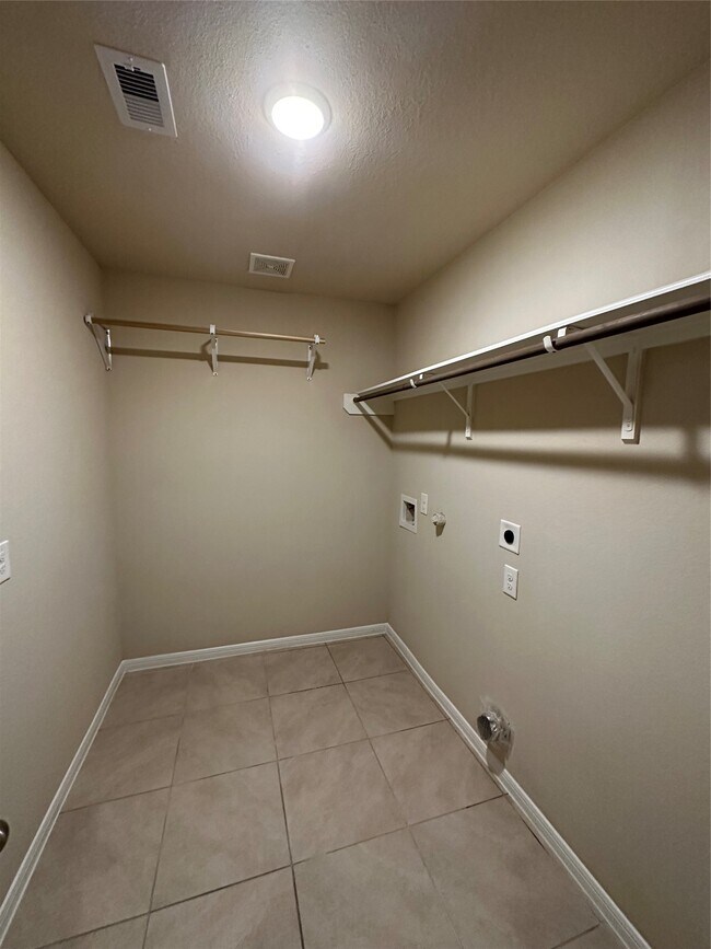 Building Photo - 2911 Iron Range Ct