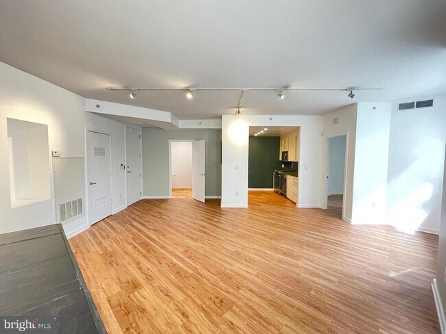 Building Photo - 1300 13th St NW