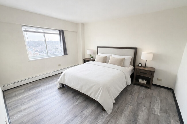 Building Photo - 1400 Chicago Ave